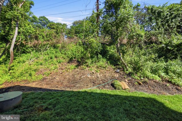 891 READING AVE, Yardley, PA 19067