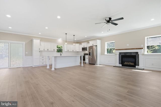 891 READING AVE, Yardley, PA 19067