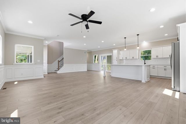 891 READING AVE, Yardley, PA 19067