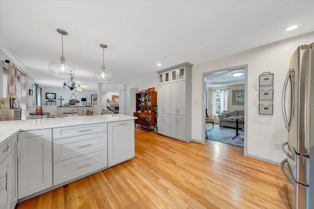 735 Ridgecrest LN, Roanoke, VA 24019
