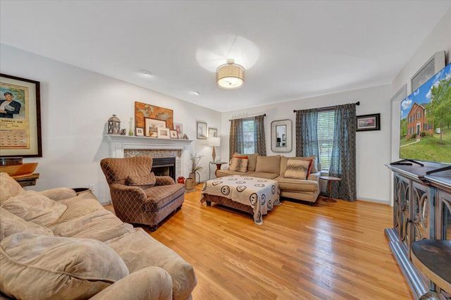 735 Ridgecrest LN, Roanoke, VA 24019
