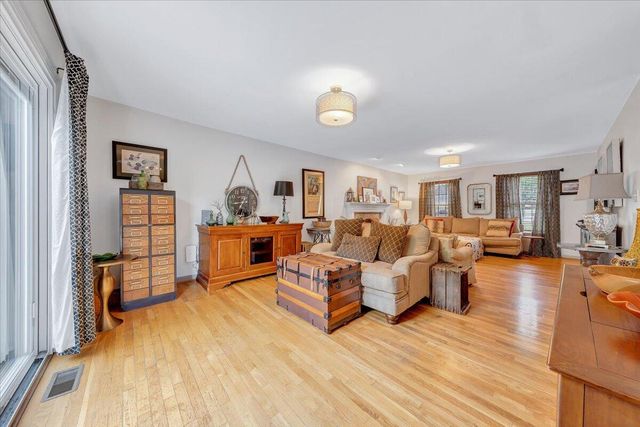 735 Ridgecrest LN, Roanoke, VA 24019