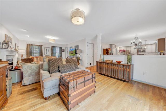735 Ridgecrest LN, Roanoke, VA 24019