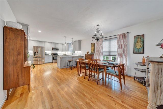 735 Ridgecrest LN, Roanoke, VA 24019