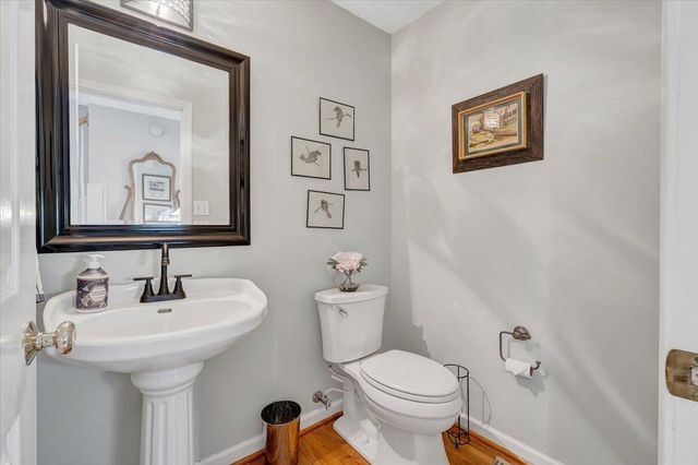 735 Ridgecrest LN, Roanoke, VA 24019
