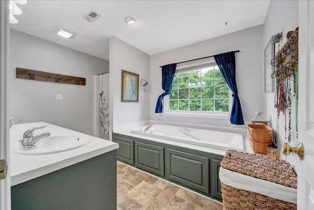 735 Ridgecrest LN, Roanoke, VA 24019