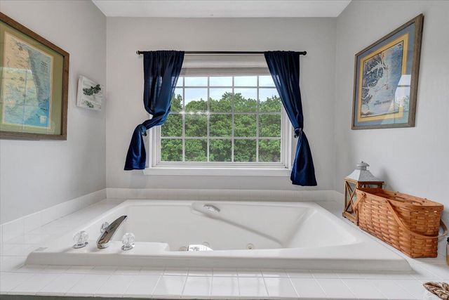 735 Ridgecrest LN, Roanoke, VA 24019
