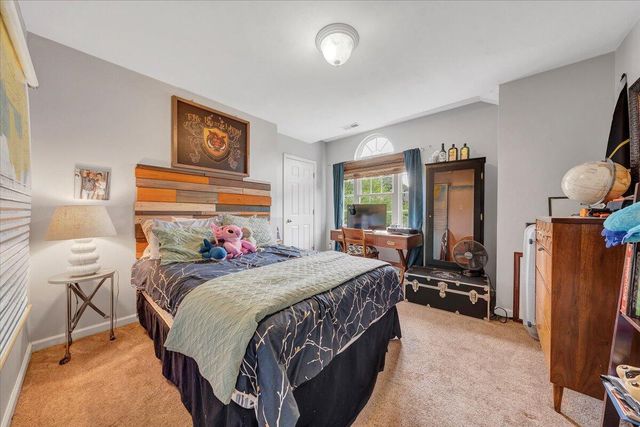 735 Ridgecrest LN, Roanoke, VA 24019