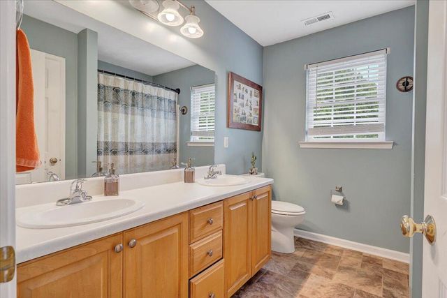 735 Ridgecrest LN, Roanoke, VA 24019