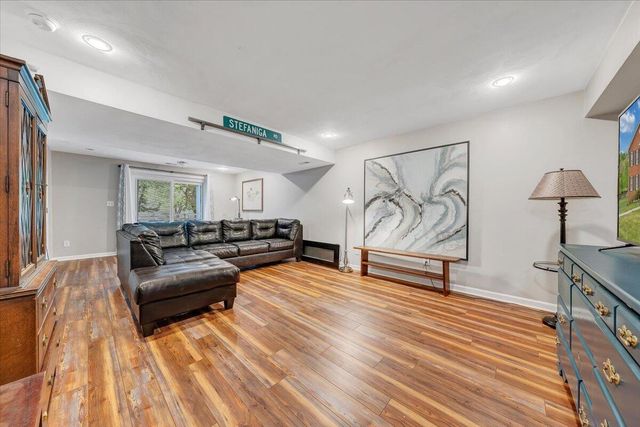 735 Ridgecrest LN, Roanoke, VA 24019