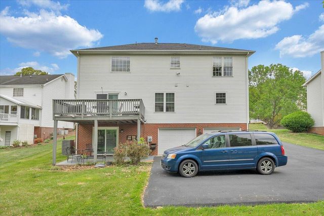 735 Ridgecrest LN, Roanoke, VA 24019