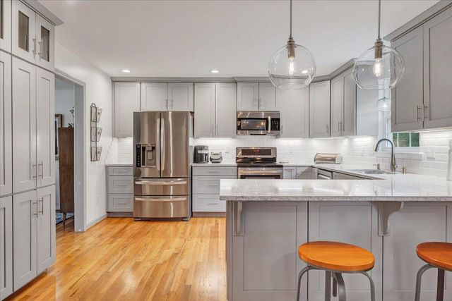735 Ridgecrest LN, Roanoke, VA 24019