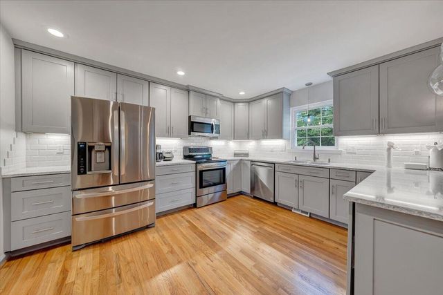 735 Ridgecrest LN, Roanoke, VA 24019