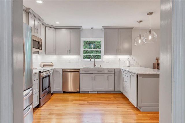735 Ridgecrest LN, Roanoke, VA 24019