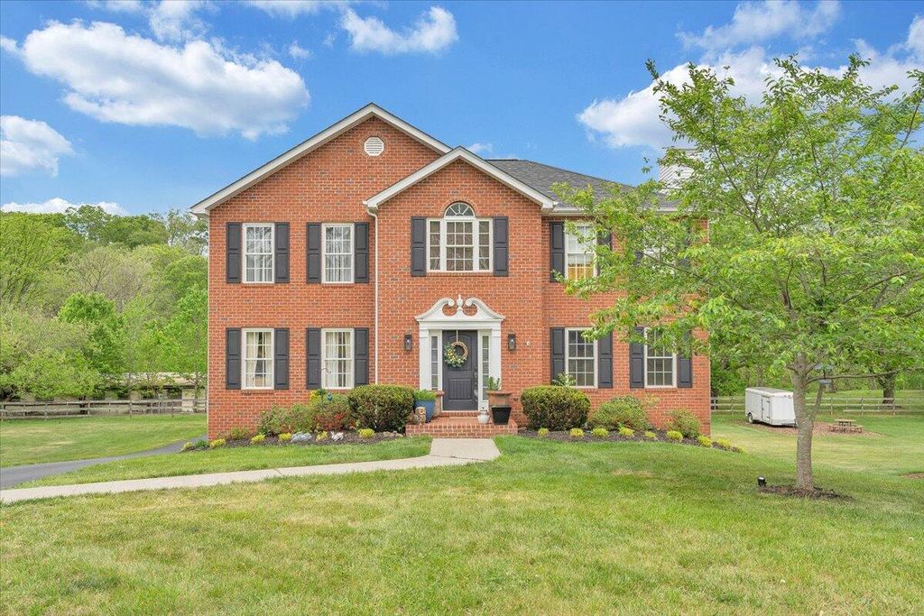 735 Ridgecrest LN, Roanoke, VA 24019