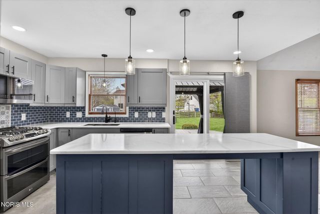 1801 Eaglecrest Road, Perrysburg, OH 43551