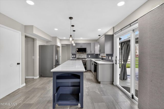 1801 Eaglecrest Road, Perrysburg, OH 43551