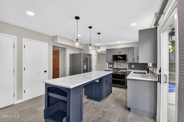 1801 Eaglecrest Road, Perrysburg, OH 43551