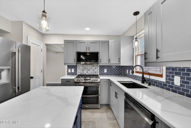 1801 Eaglecrest Road, Perrysburg, OH 43551