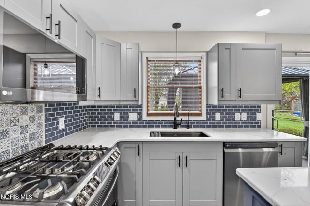 1801 Eaglecrest Road, Perrysburg, OH 43551