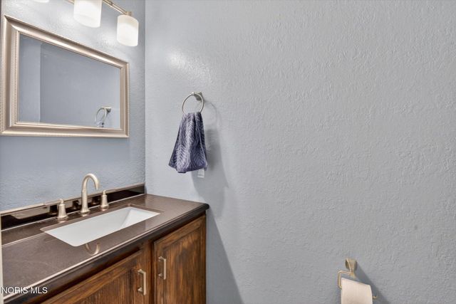 1801 Eaglecrest Road, Perrysburg, OH 43551