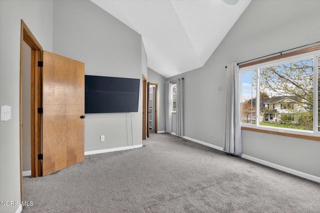 1801 Eaglecrest Road, Perrysburg, OH 43551