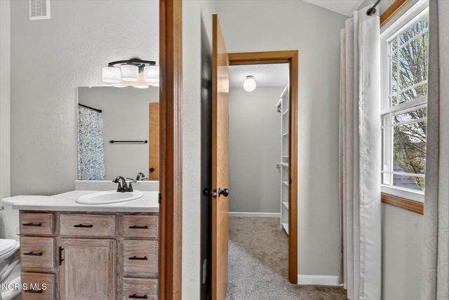 1801 Eaglecrest Road, Perrysburg, OH 43551