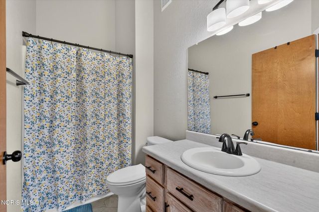 1801 Eaglecrest Road, Perrysburg, OH 43551