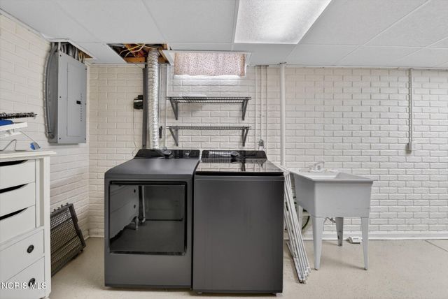 1801 Eaglecrest Road, Perrysburg, OH 43551