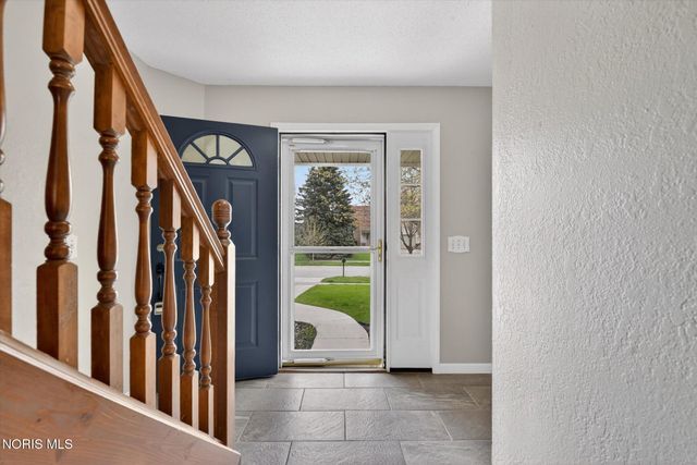 1801 Eaglecrest Road, Perrysburg, OH 43551