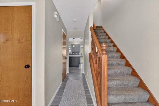 1801 Eaglecrest Road, Perrysburg, OH 43551