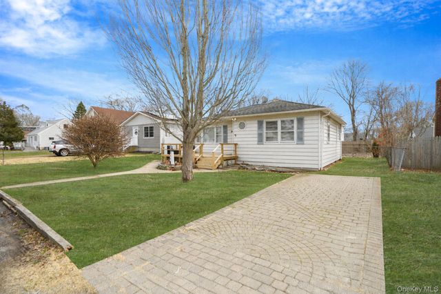 74 Argyle Drive, Shirley, NY 11967