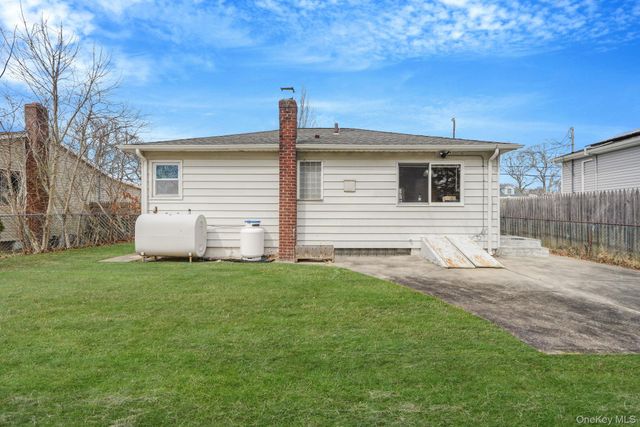 74 Argyle Drive, Shirley, NY 11967