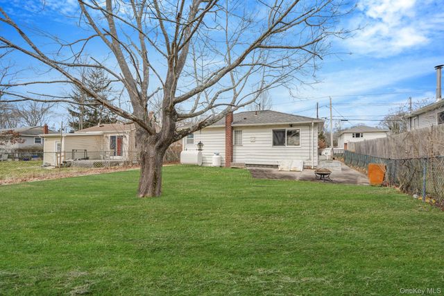 74 Argyle Drive, Shirley, NY 11967