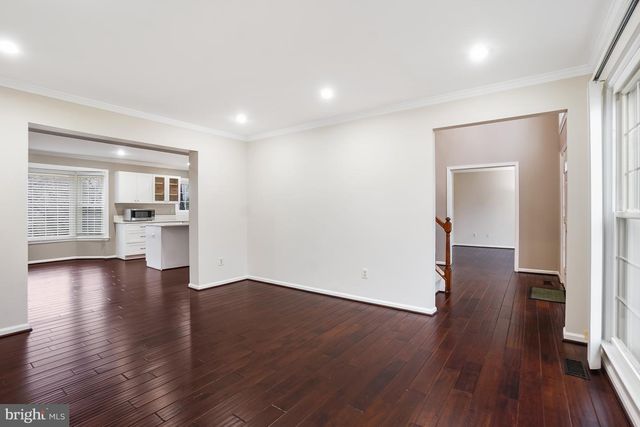 4 LEATHERBARK CT, Germantown, MD 20874