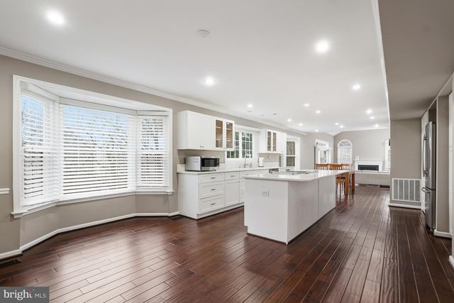 4 LEATHERBARK CT, Germantown, MD 20874