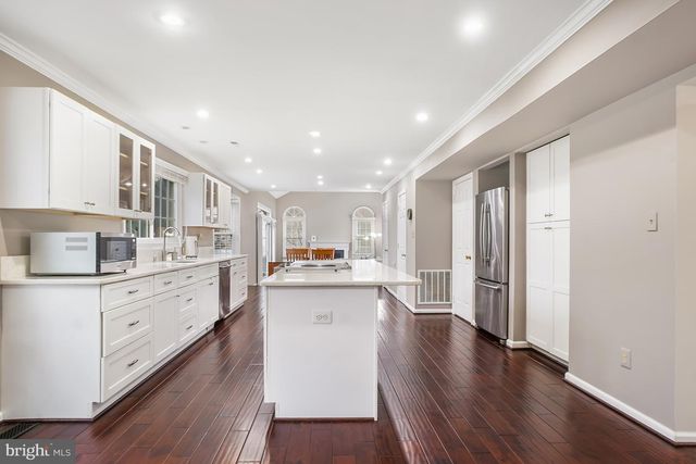 4 LEATHERBARK CT, Germantown, MD 20874