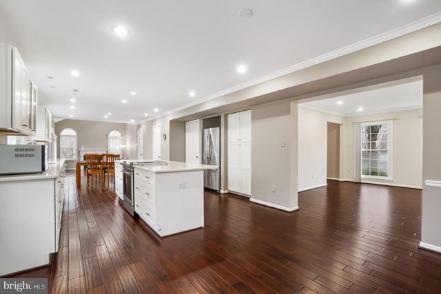 4 LEATHERBARK CT, Germantown, MD 20874