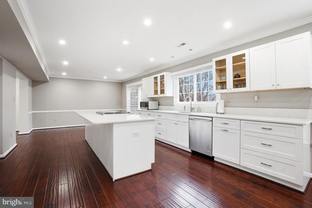 4 LEATHERBARK CT, Germantown, MD 20874