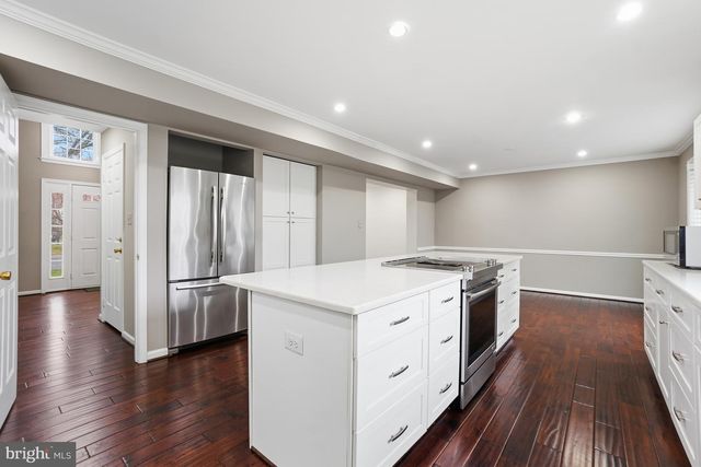 4 LEATHERBARK CT, Germantown, MD 20874