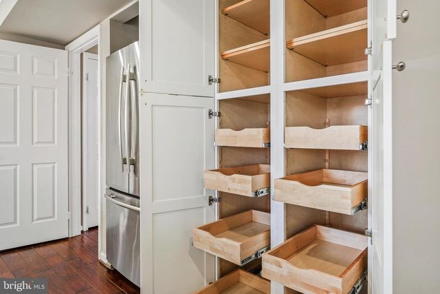 4 LEATHERBARK CT, Germantown, MD 20874