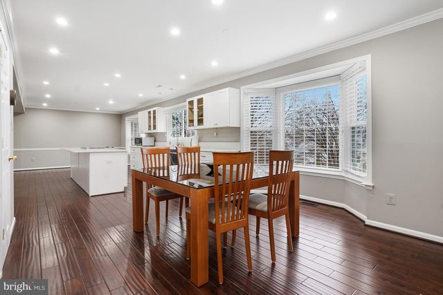 4 LEATHERBARK CT, Germantown, MD 20874