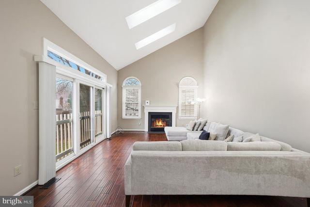 4 LEATHERBARK CT, Germantown, MD 20874