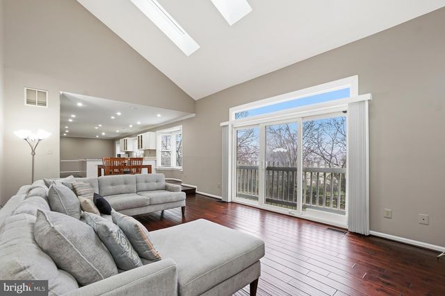 4 LEATHERBARK CT, Germantown, MD 20874