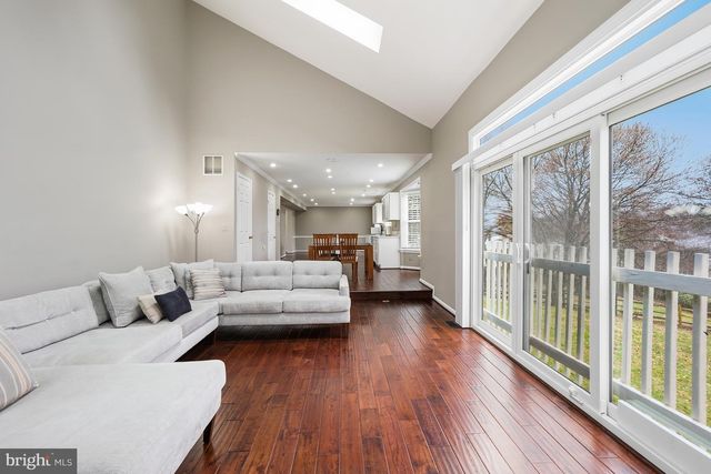 4 LEATHERBARK CT, Germantown, MD 20874