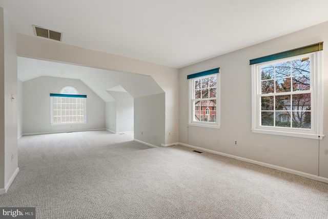 4 LEATHERBARK CT, Germantown, MD 20874