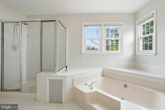 4 LEATHERBARK CT, Germantown, MD 20874