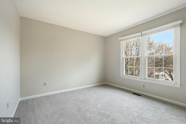 4 LEATHERBARK CT, Germantown, MD 20874