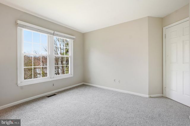 4 LEATHERBARK CT, Germantown, MD 20874