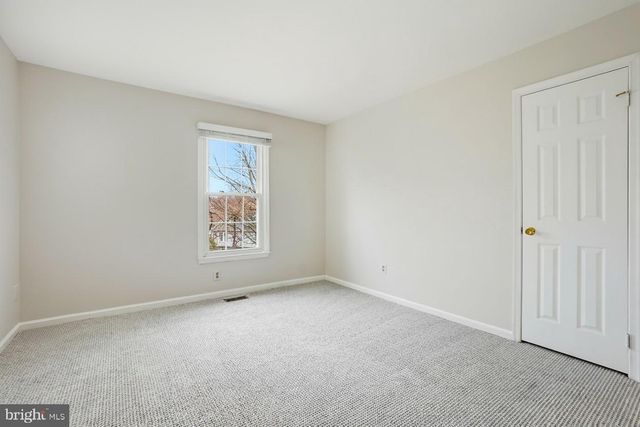 4 LEATHERBARK CT, Germantown, MD 20874